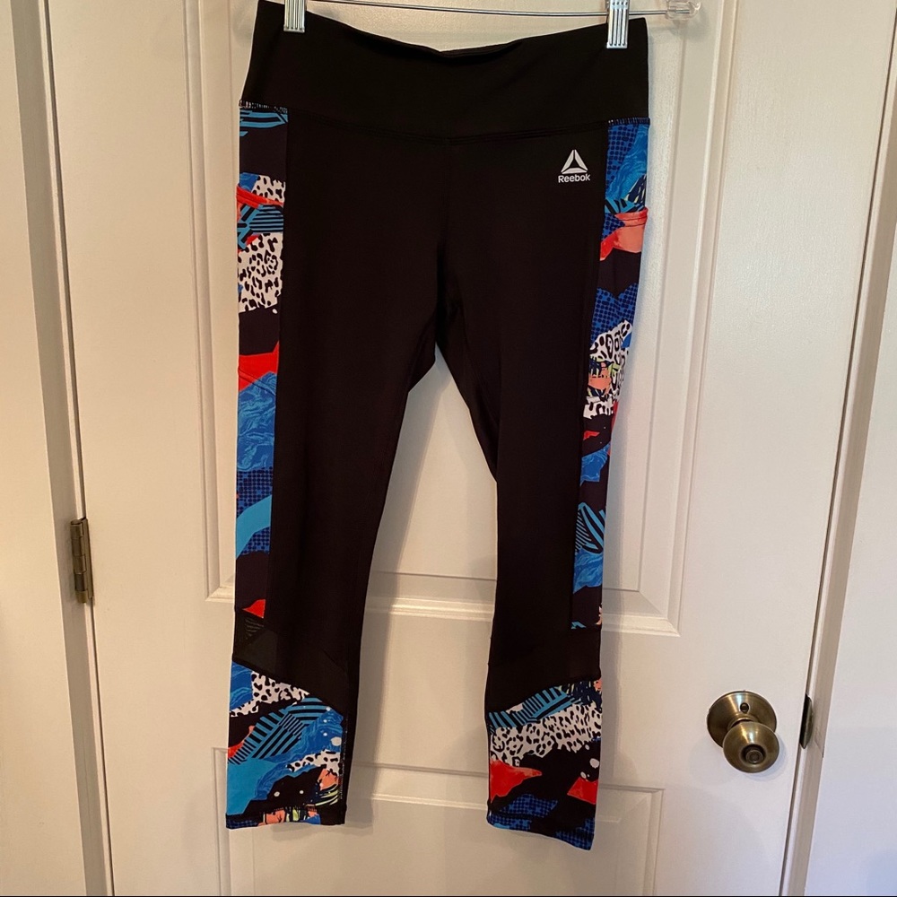 REEBOK PANTS LEGGINGS CAPRI FITNESS BLACK PRINT Size S